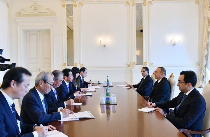 Ilham Aliyev empfängt japanische Delegation zum Gespräch 